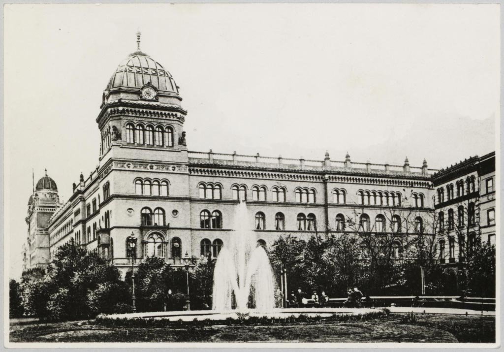 A Serial Killer In Nazi Berlin - Paul Ogorzow - The Alexanderplatz Berlin Police Headquarters (also known as the Rote Burg)
